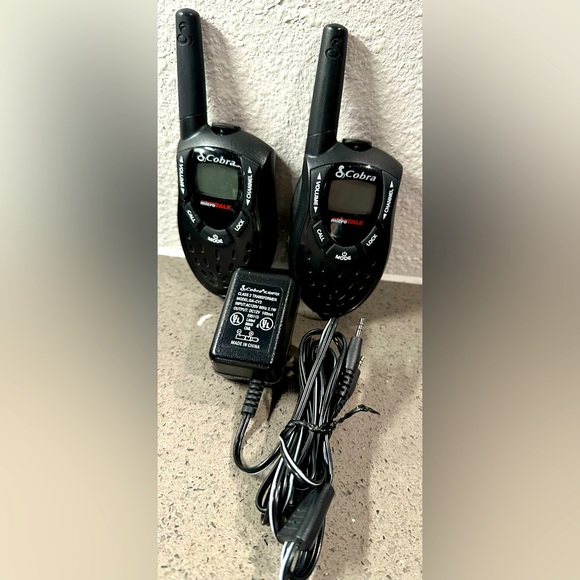 Two Cobra Microtalk PR260 Radios Walkie Talkies and Charger No Batteries - Picture 1 of 12